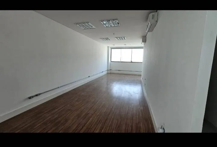 Imagem Conjunto de Salas Comerciais com Vista Panorâmica em Alphaville - 160m², 5 Banheiros e 3 Vagas Cobertas