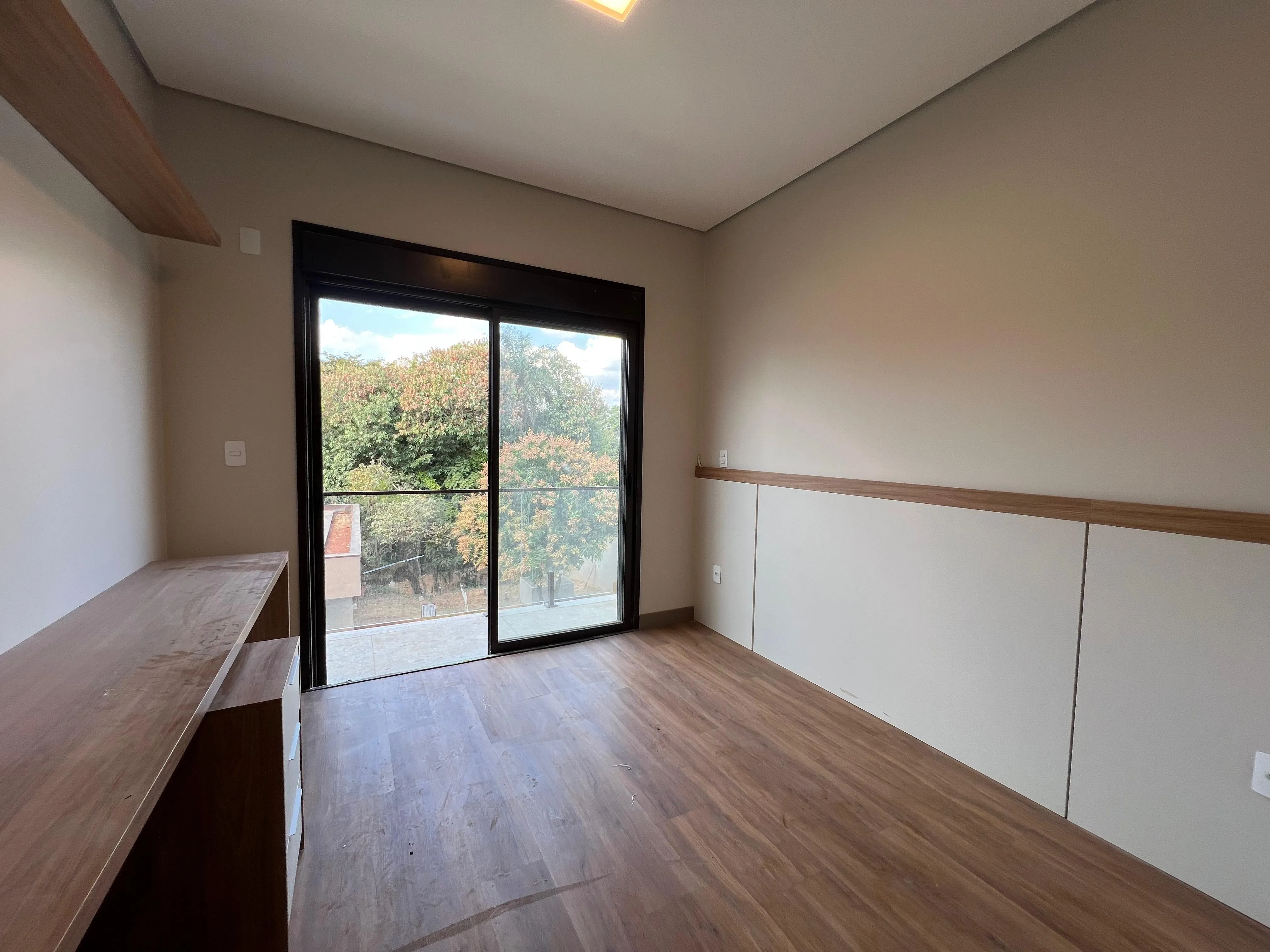 Imagem Luxuosa Casa no Condomínio Fazenda Imperial - 1700m² de Terreno e 402m² de Área Construída
