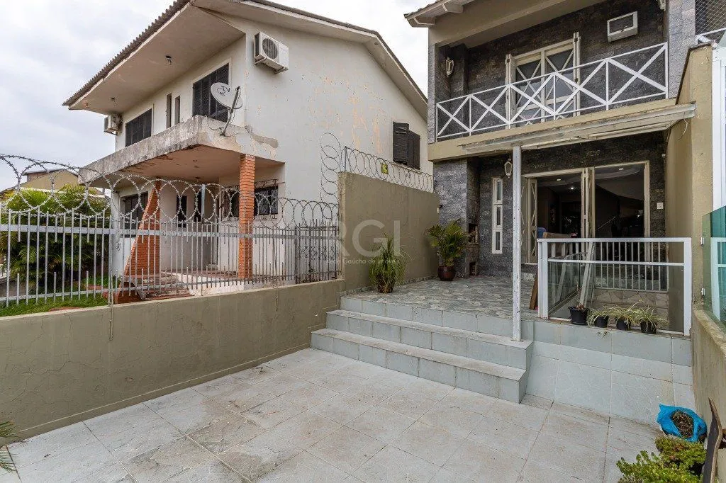 Imagem Sobrado para Venda - 171.64m², 3 dormitórios, sendo 1 suites, 2 vagas - Jardim Itu