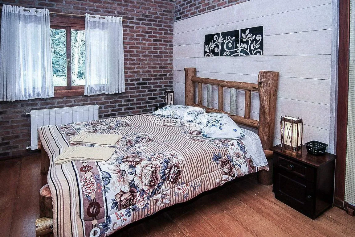 Imagem Vende-se Casa em Canela-RS, com 03 dormitórios