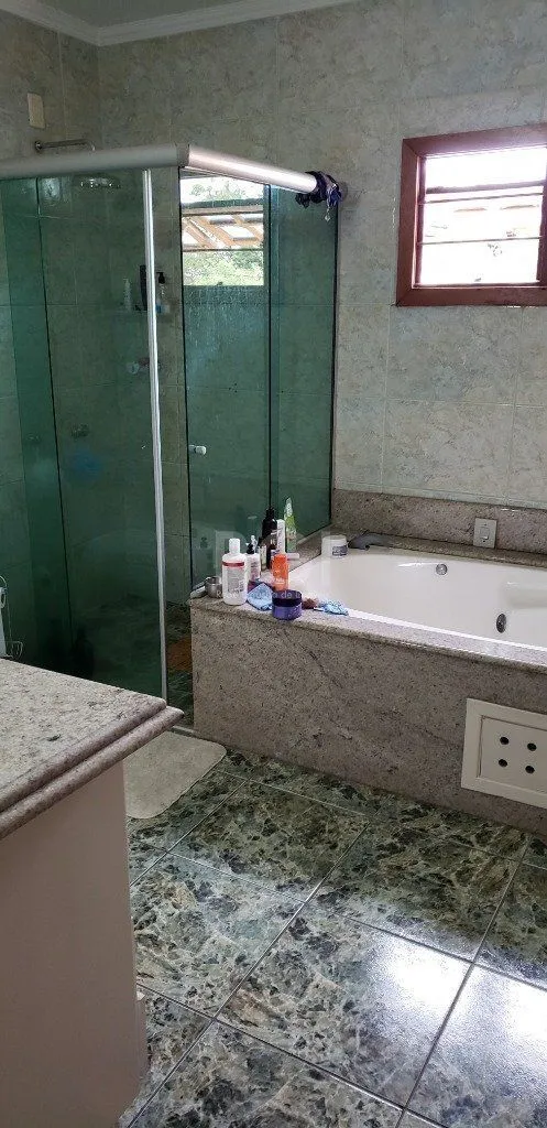Imagem Casa para Venda - 200m², 8 dormitórios, 5 vagas - Teresópolis