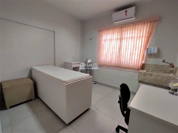 Imagem Espaçosa casa para alugar no bairro Vila Olímpica em Uberaba