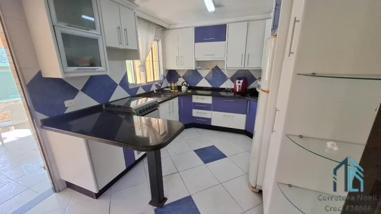 Imagem Sobrado 04 quartos c/suíte, edícula, ático no Novo Mundo em Curitiba PR