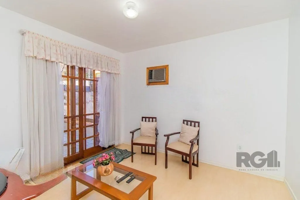 Imagem Casa de 4 dormitórios no bairro Cavalhada