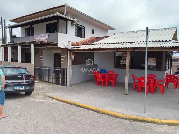Imagem Sobrado com ponto comercial de esquina - São Cristóvão - Barra Velha - SC