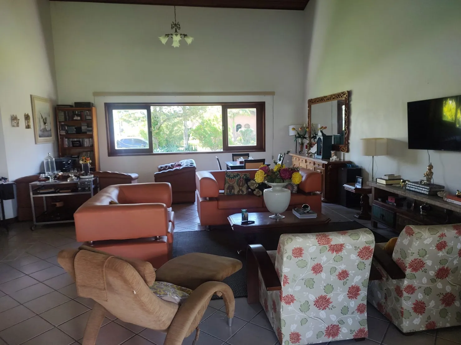 Foto do imóvel Casa à venda 3 Quartos, 3 Suites, 8 Vagas, 1250M², Centro, Tremembé - SP | Colonial Vale do Sol - Tremembé