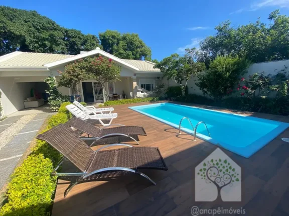 Casa linda, confortável e com piscina na praia do Campeche