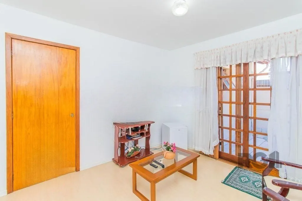 Imagem Casa de 4 dormitórios no bairro Cavalhada
