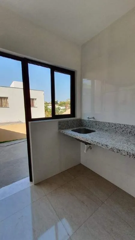 Imagem Casa duplex à venda, 3 quartos, 1 suíte, 2 vagas, Novo Centro - Santa Luzia/MG