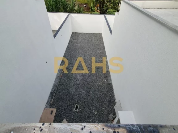 Imagem Encante-se com essa oportunidade única! Espaçosa vaga para 2 carros, 5m de abertura e 13m de fundo...