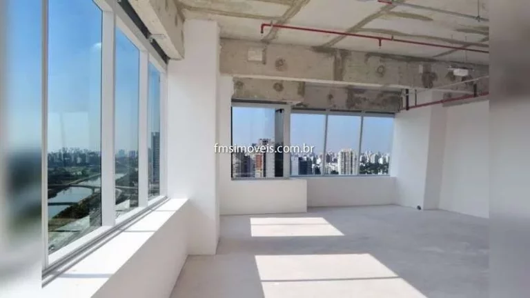 Imagem Conjunto comercial para locação em São Paulo - Chácara Santo Antônio: 2 banheiros, 4 vagas de garagem, 248,77m² de área!