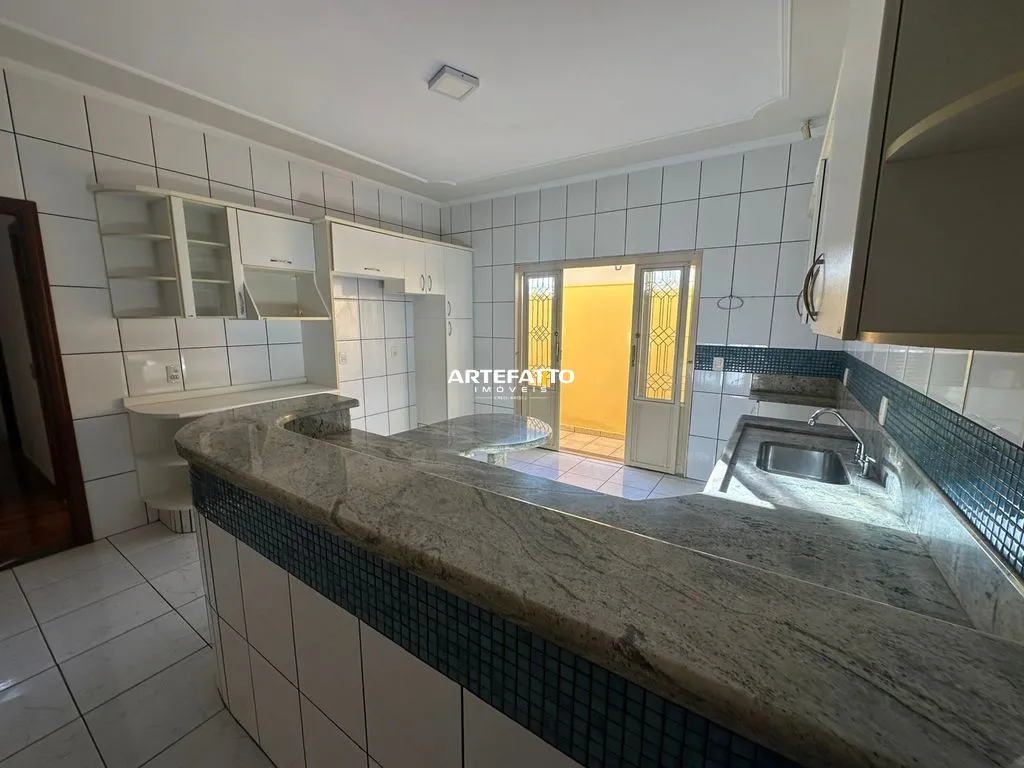Foto do imóvel Casa com 3 dormitórios em Rua Damião Barreti