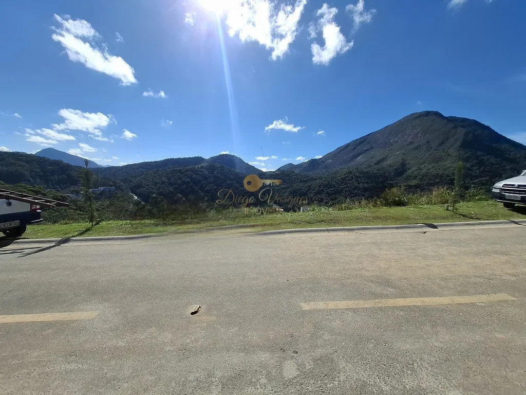 Imagem Terreno em Condomínio para Venda em Teresópolis / RJ no bairro Ermitage