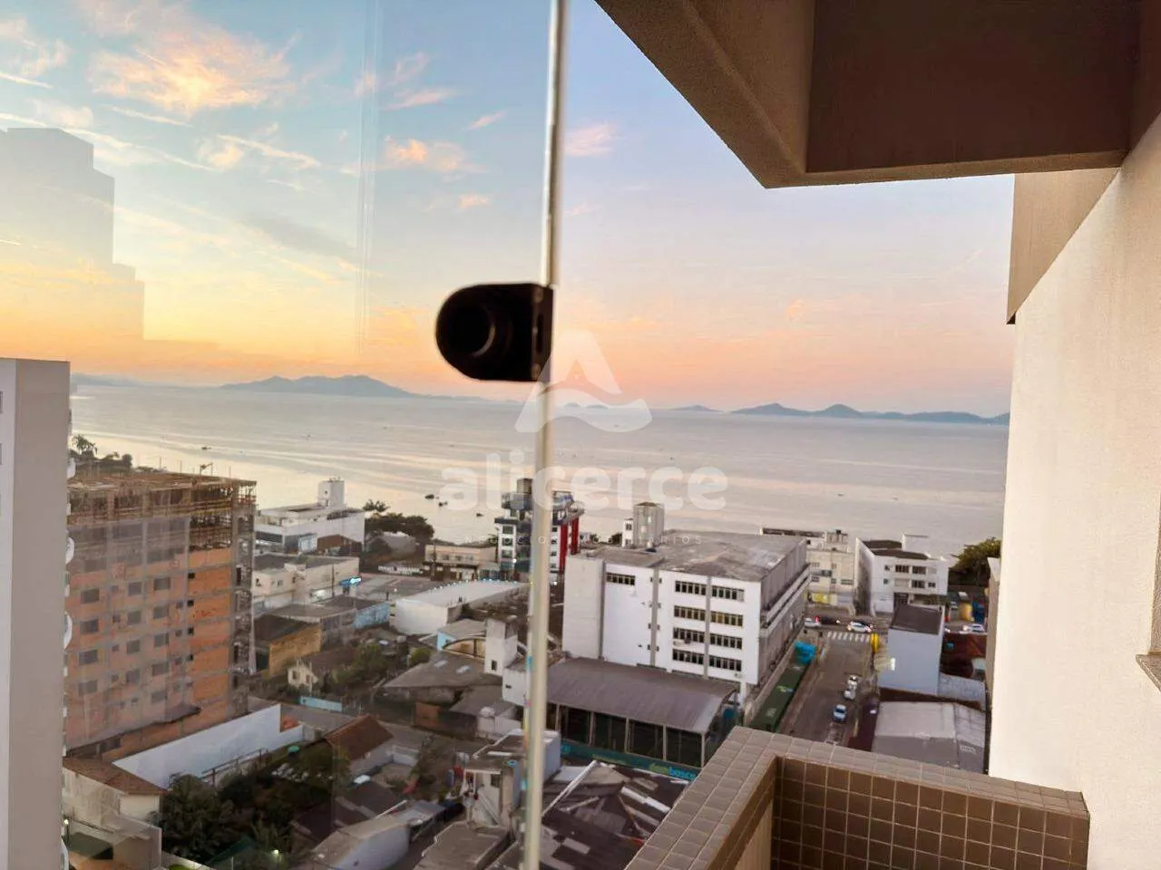Imagem Apartamento à venda com 3 quartos 2 suítes, 91,65m² em Barreiros São José