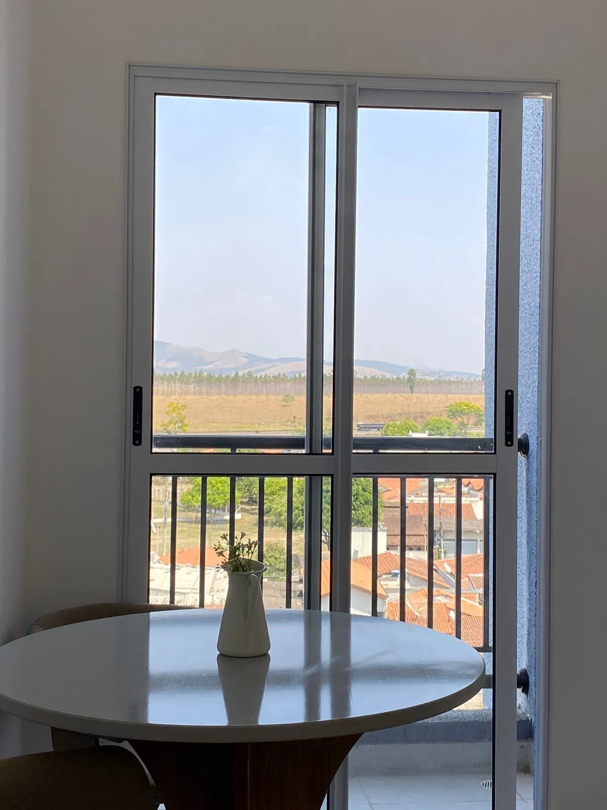 Imagem Apartamento à venda 2 dormitórios com sacada e vista privilegiada para a Serra, Feital, Pindamonhangaba, SP