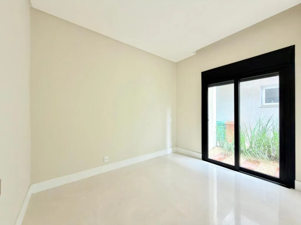 Imagem Casa em Condominio 4 Dormitórios - Bairro --