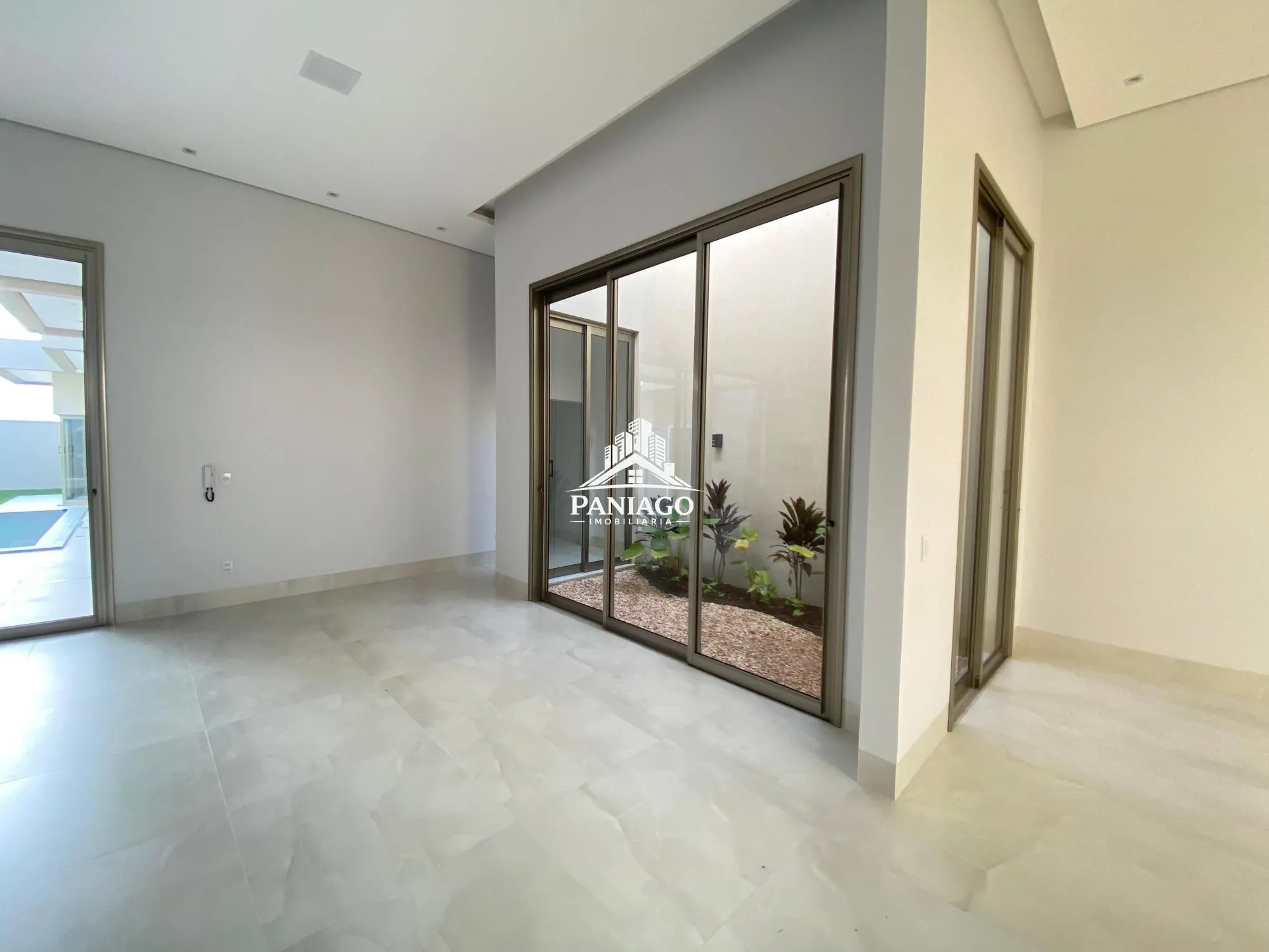 Imagem Casa de alto padrão com 3 suítes, cozinha gourmet e piscina com cascata