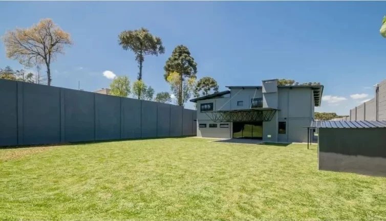 Imagem Casa Alto Padrão com 3 Quartos à Venda em Butiatuvinha – 455m