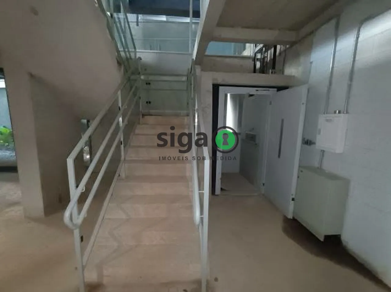 Imagem Loja para locação com 389m², 2 banheiros, fachada Ativa, em Pinheiros, no contrapiso