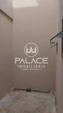 Imagem .Barracão excelente localização com 271,75 m²
 Salão comercial 
 02 banheiros social,;
 Cozinh...