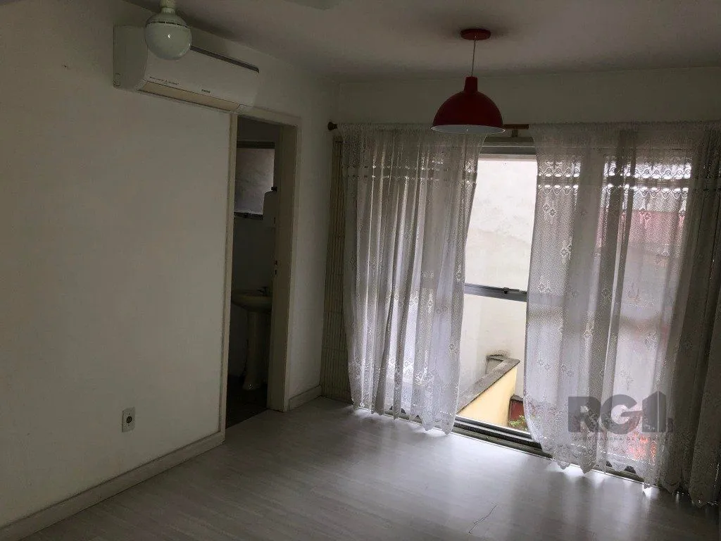 Imagem Loja comercial, disponível para venda e locação na Avenida Cristóvão Colombo