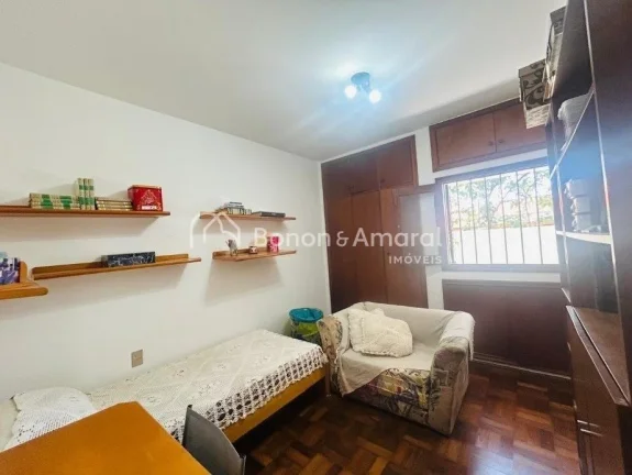 Imagem Casa à venda no bairro Taquaral, em Campinas/SP, localizada a apenas duas quadras da Lagoa do Taqua...
