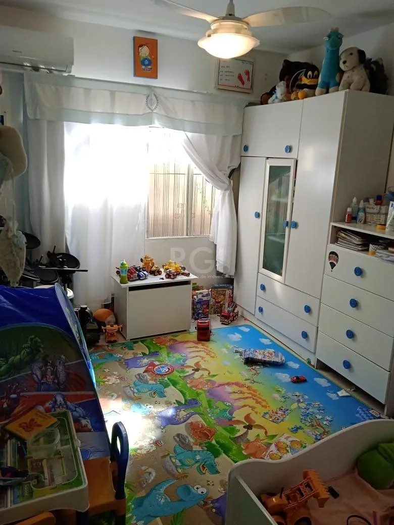 Imagem Casa para Venda - 140m², 5 dormitórios, 2 vagas - Cavalhada, Porto Alegre