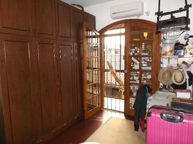 Imagem Casa para Venda - 250m², 3 dormitórios, sendo 3 suites, 7 vagas - Medianeira