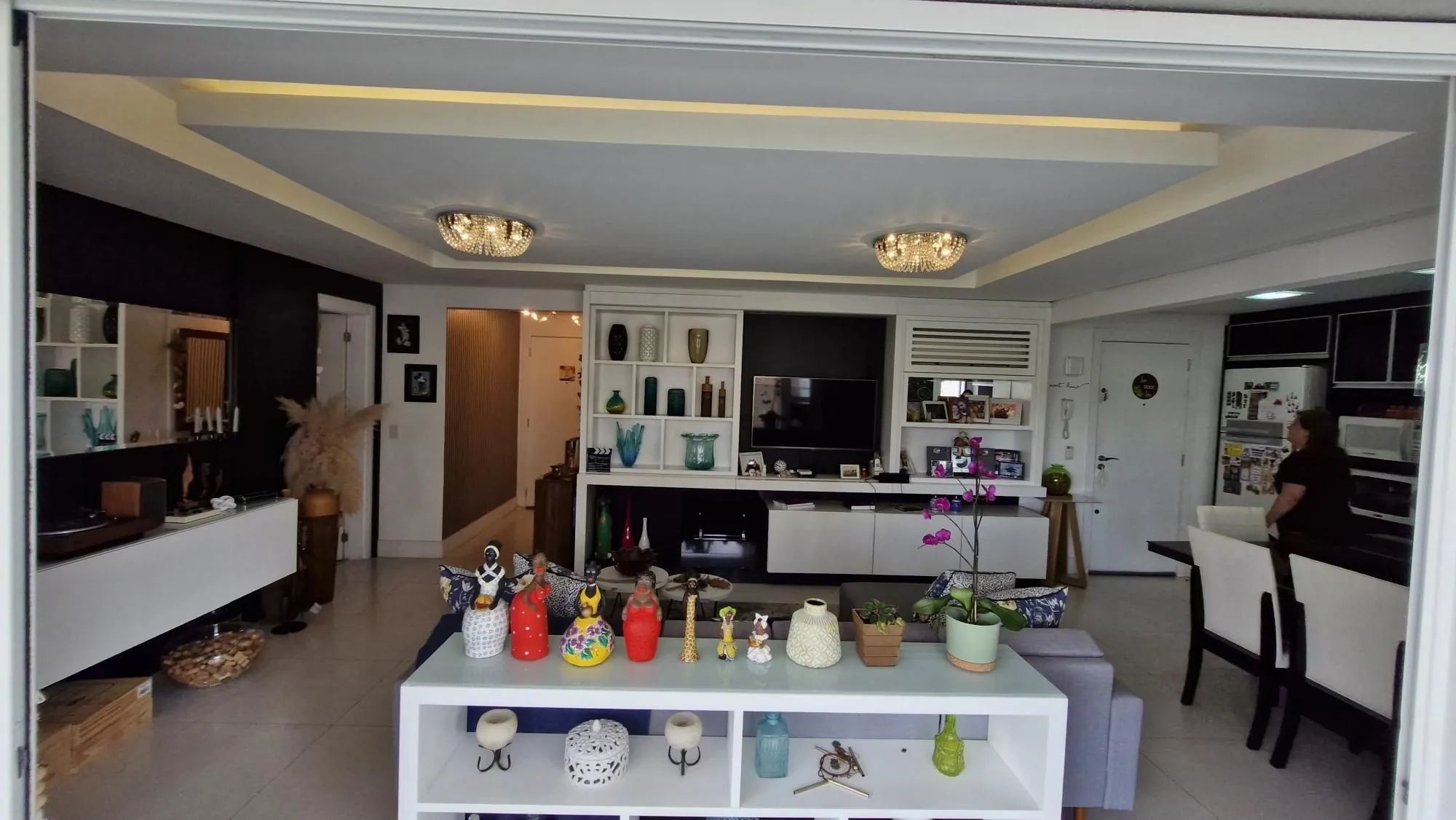 Imagem Apartamento mobiliado no Central Parque, 3 dormitorios sendo 1 suíte, banheiro social, lavabo, 114,00m² área privativa, 2 garagens