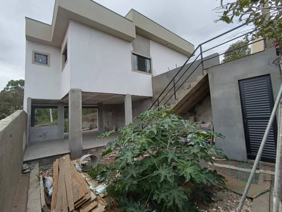 Imagem À Venda em Terra Preta, casa 3 Dorm e 3 banheiros 88 m² 790 mil
