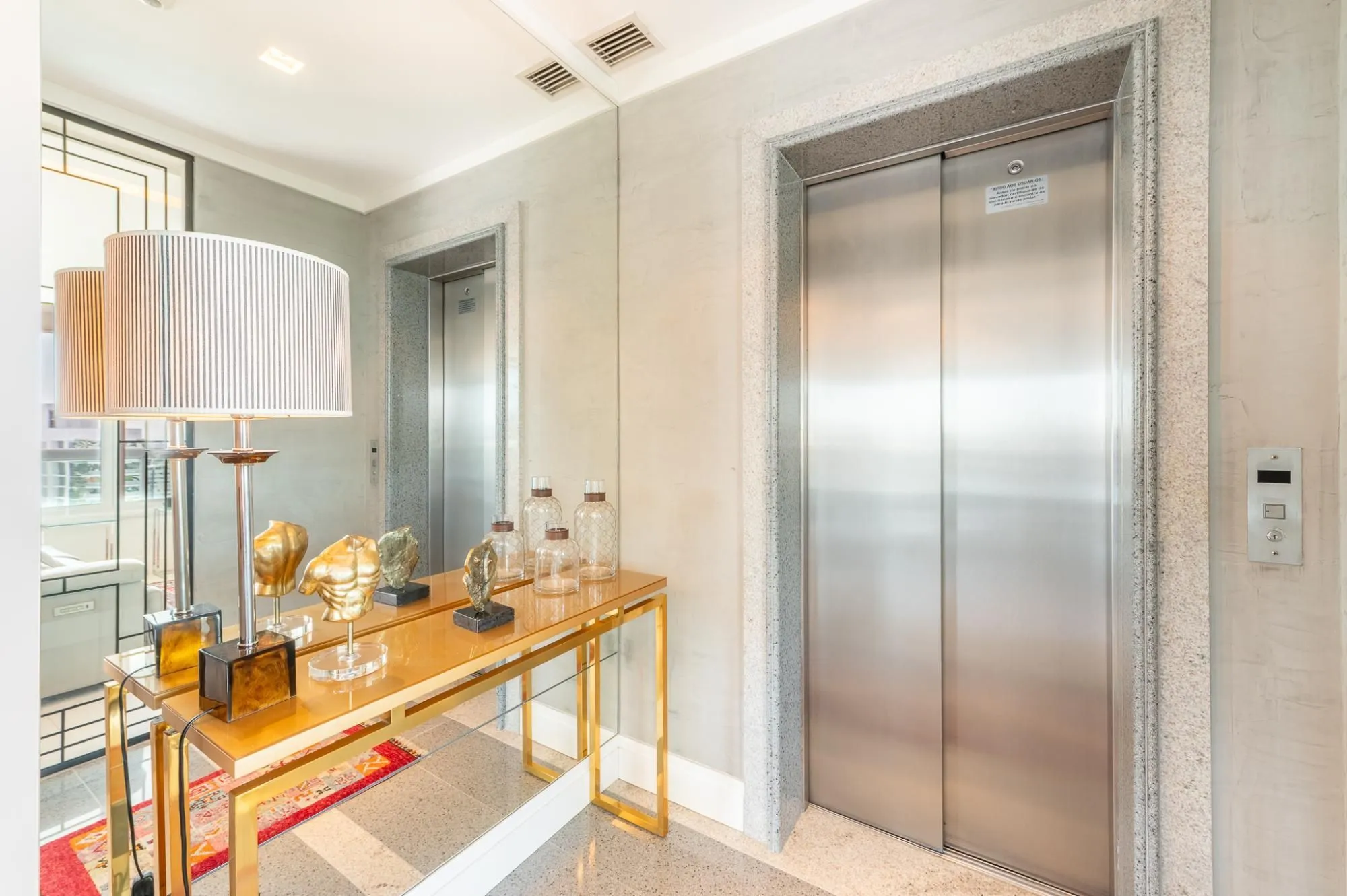 Imagem Apartamento com 204m², 3 dorm, 5 vagas no Petrópolis