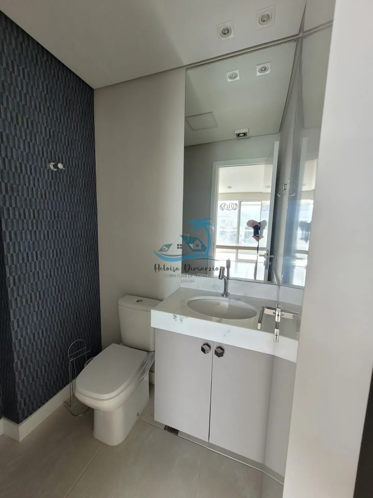 Imagem Excelente Apartamento com 3 dormitórios semi mobiliado e vista para o mar, a venda a 250 metros da orla de Itagua em Ubatuba.