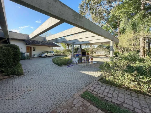 Imagem Casa Térrea com Gourmet, Hóspede, Cocheira, Ateliê e Caseiro.