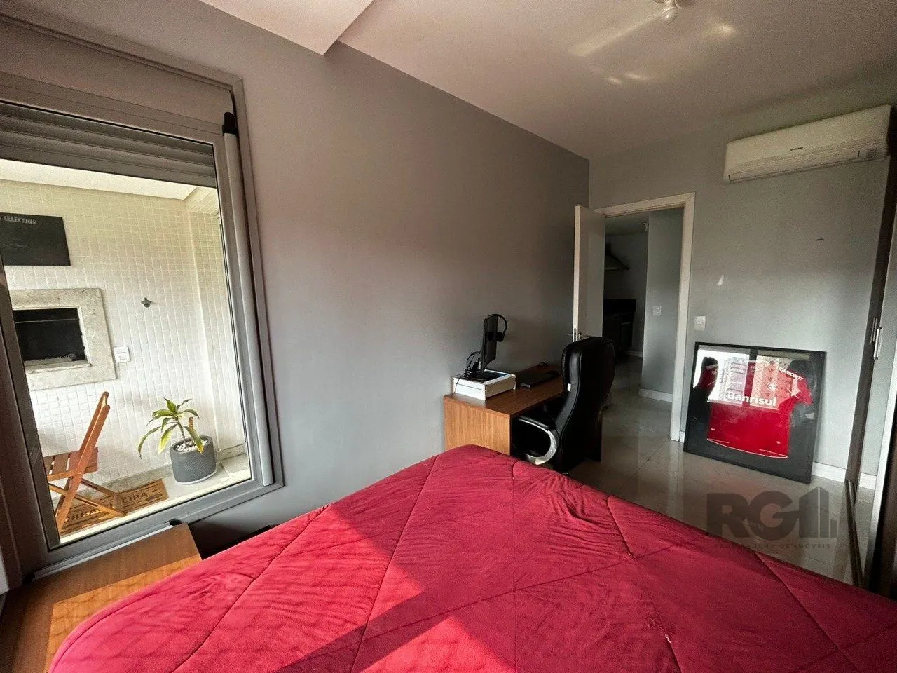 Imagem APARTAMENTO, 1 DORMITÓRIO, SACADA COM CHURRASQUEIRA, VAGA DE GARAGEM, BAIRRO PETRÓPOLIS, PORTO ALEGRE/RS