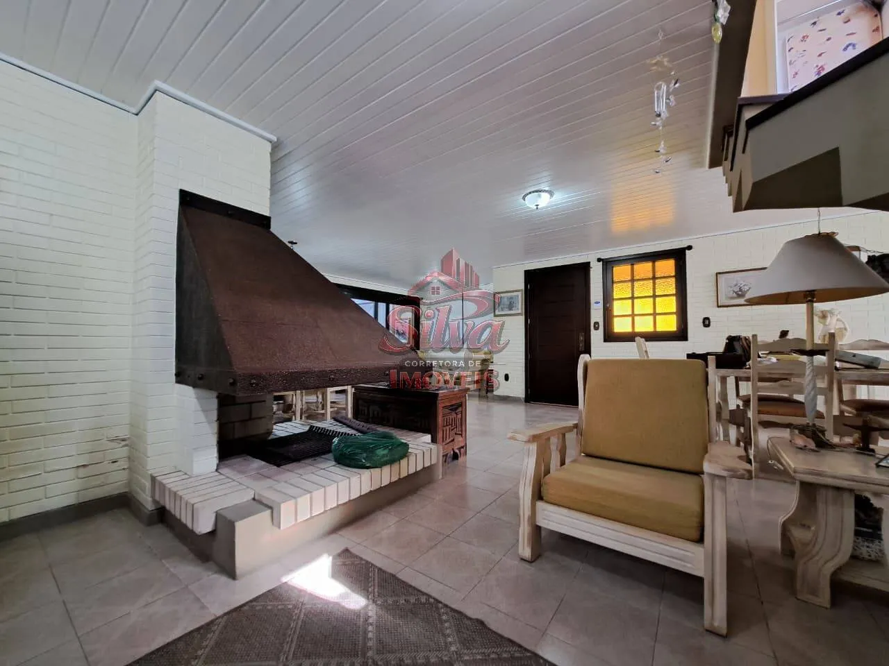 Imagem Casa alto padrão 5 dormitórios com quiosque a 300m do mar