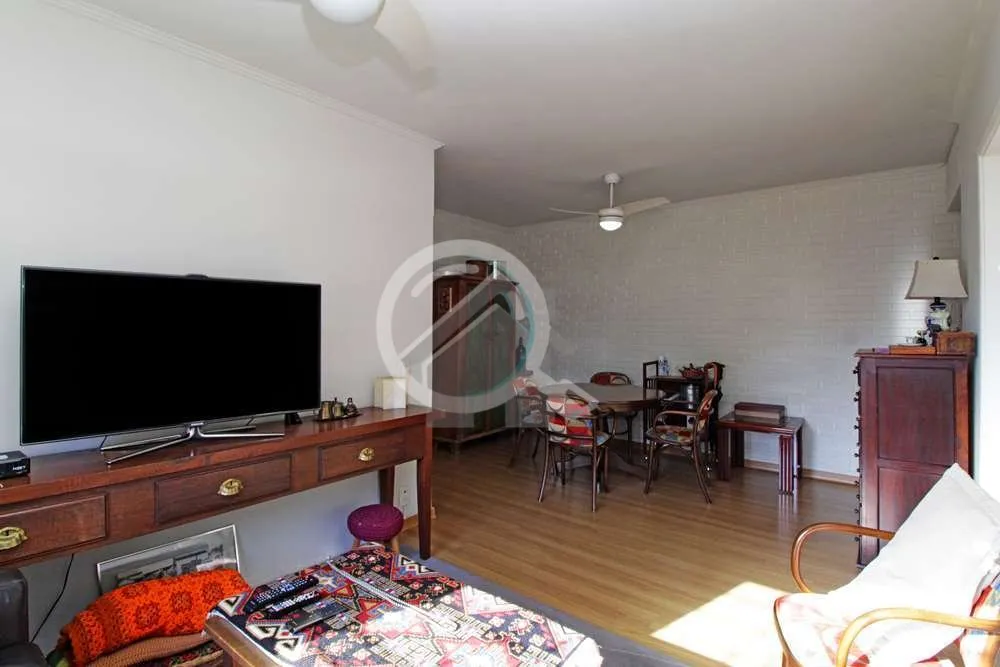 Imagem Localizado no coração do charmoso bairro Moinhos de Vento, este apartamento de 100m² oferece o eq...