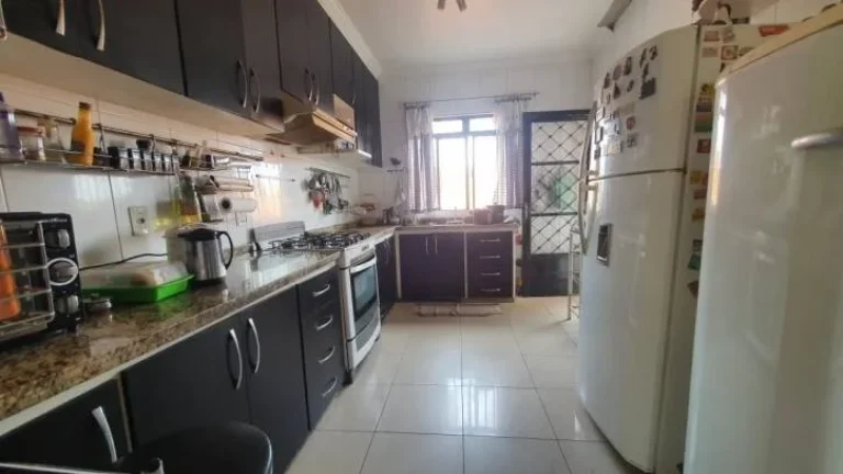 Imagem Casa moderna e versátil com 04 quartos, espaço gourmet e edícula.