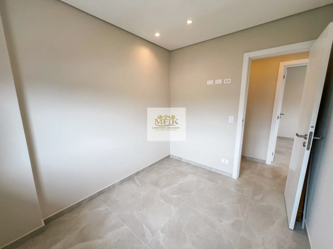 Imagem Residencial Laguna Imóvel Pronto Área total 220m² Área privativa 153m² 4 quartos sendo 1 suíte 2 banheiros social 2 vaga