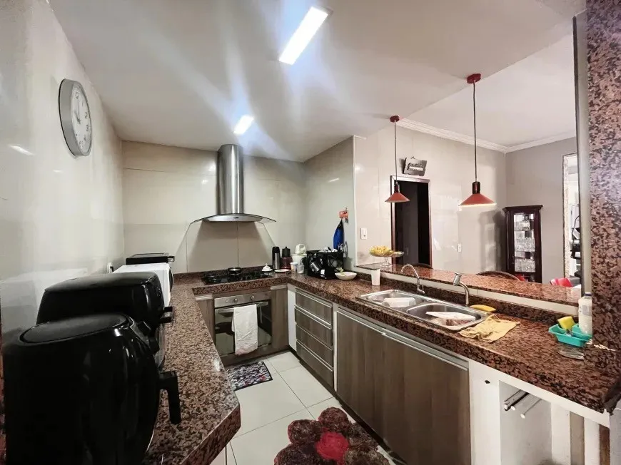 Imagem Casa para Venda em Fortaleza, Parquelândia, 3 dormitórios, 2 banheiros, 4 vagas