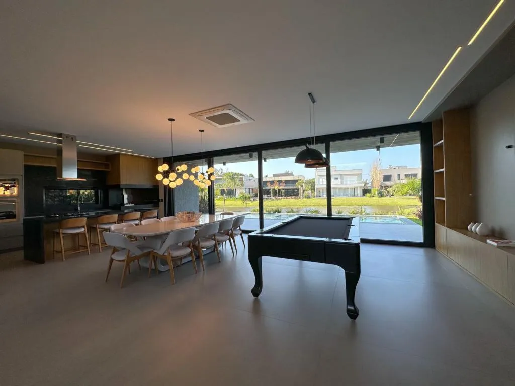 Imagem Casa em Condominio 5 Dormitórios - Bairro --
