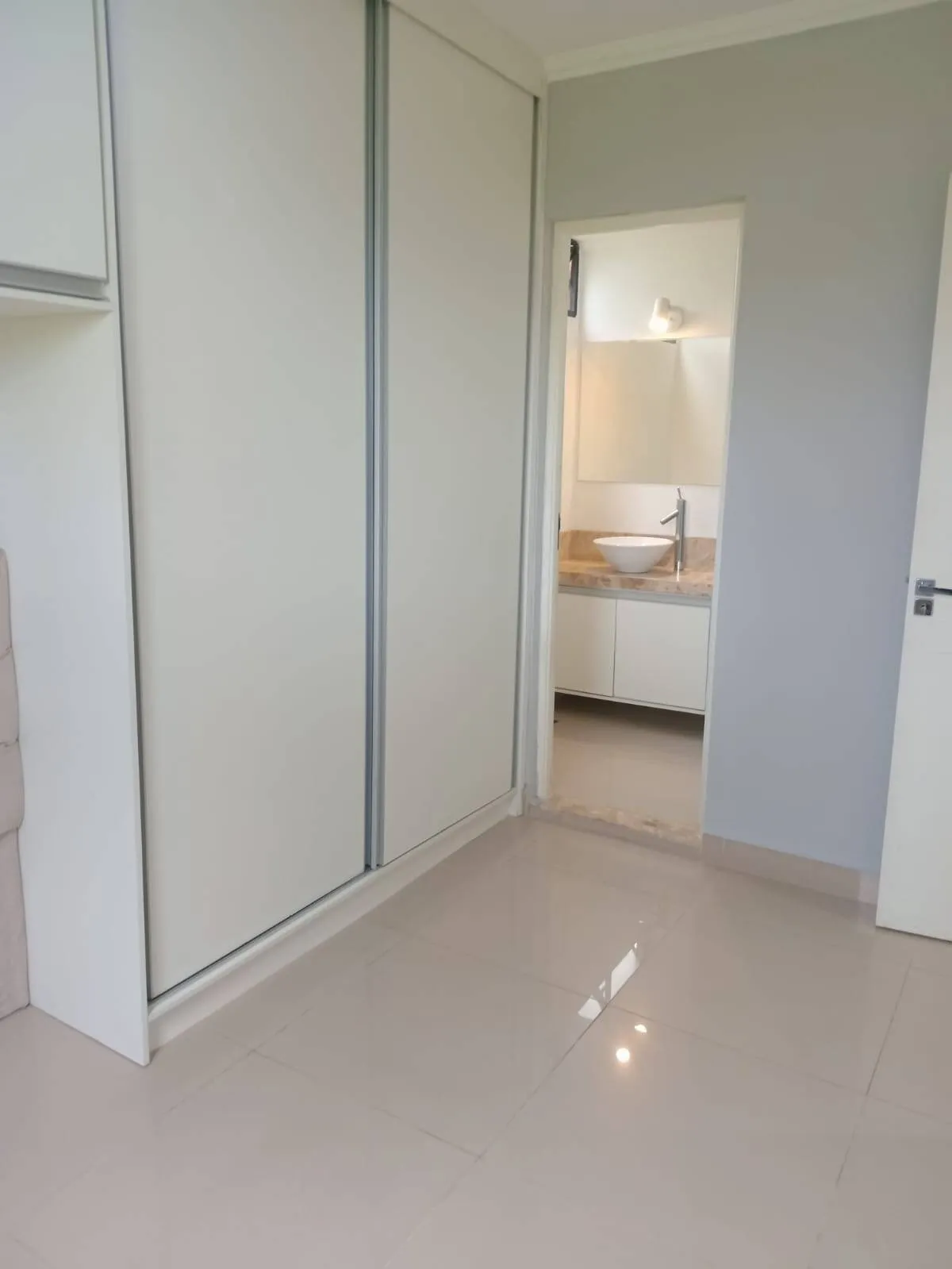 Imagem Apartamento Semi-Mobiliado com 3 Dormitórios no Tamboré - Lazer Completo