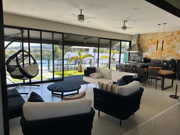Imagem Casa Térrea Mobiliada com 4 Suítes e Piscina no Condomínio Portal dos Lagos, Boituva