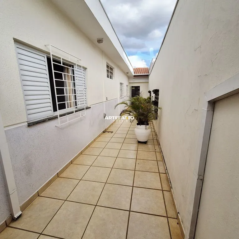 Imagem Casa com 4 dormitórios no bairro Vila Nossa Senhora das Graças
