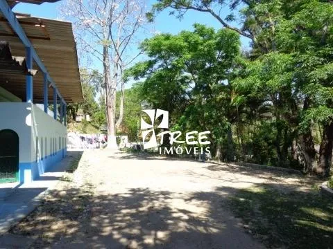 Imagem VENDA DE CHÁCARA NO JARDIM ARUJÁ, EM ARUJÁ/SP, 2.000m² com piscina e terreno de 6.000m², para fins residenciais ou comerciais. CONSULTE-NOS.