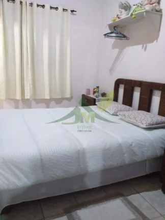 Imagem Linda Chácara em Piracaia: 1600m², Piscina, Lago, Poço, e Mais!