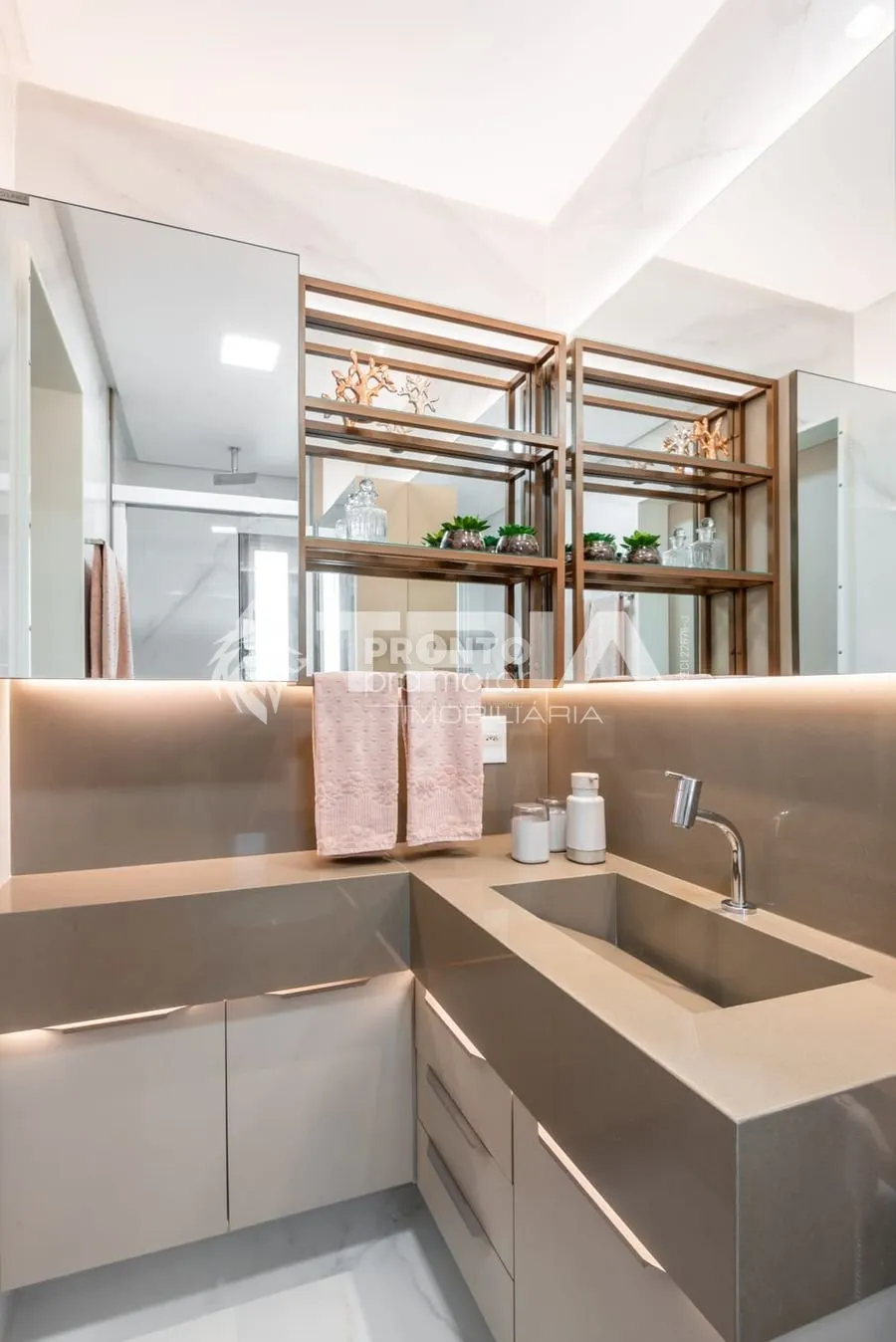 Imagem Apartamento de 4 quartos, 182m² no bairro Casa Forte, em Recife