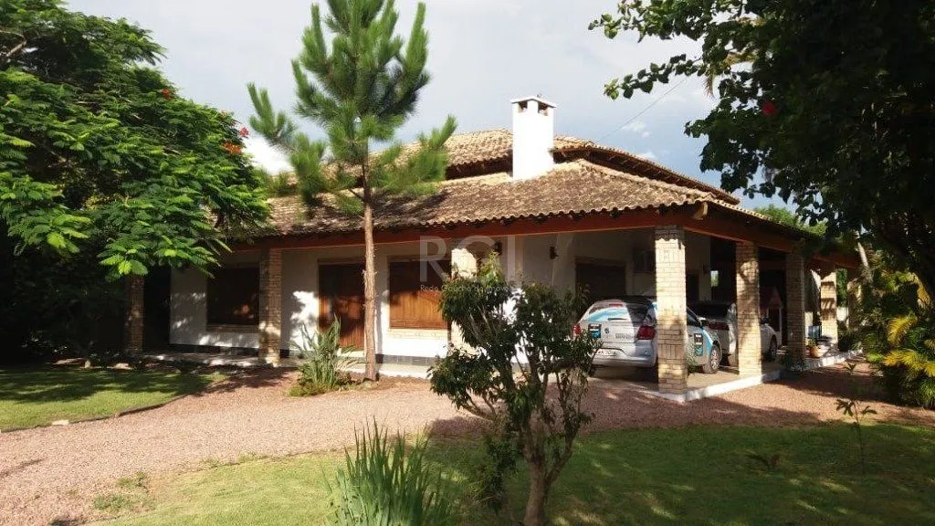 Imagem Casa para Venda - 220m², 2 dormitórios, sendo 1 suites, 4 vagas - Belém Novo