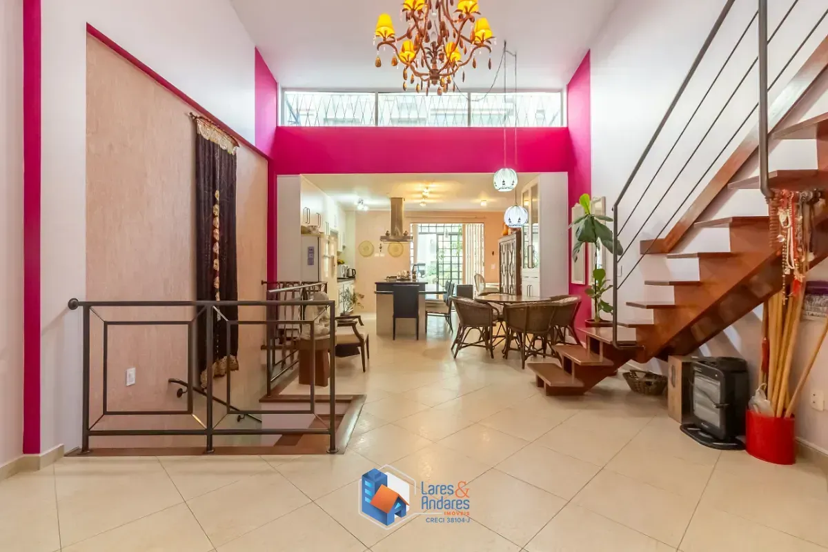 Imagem Sobrado para venda em Mirandópolis com 3 quartos, sendo 2 suítes, 234m²