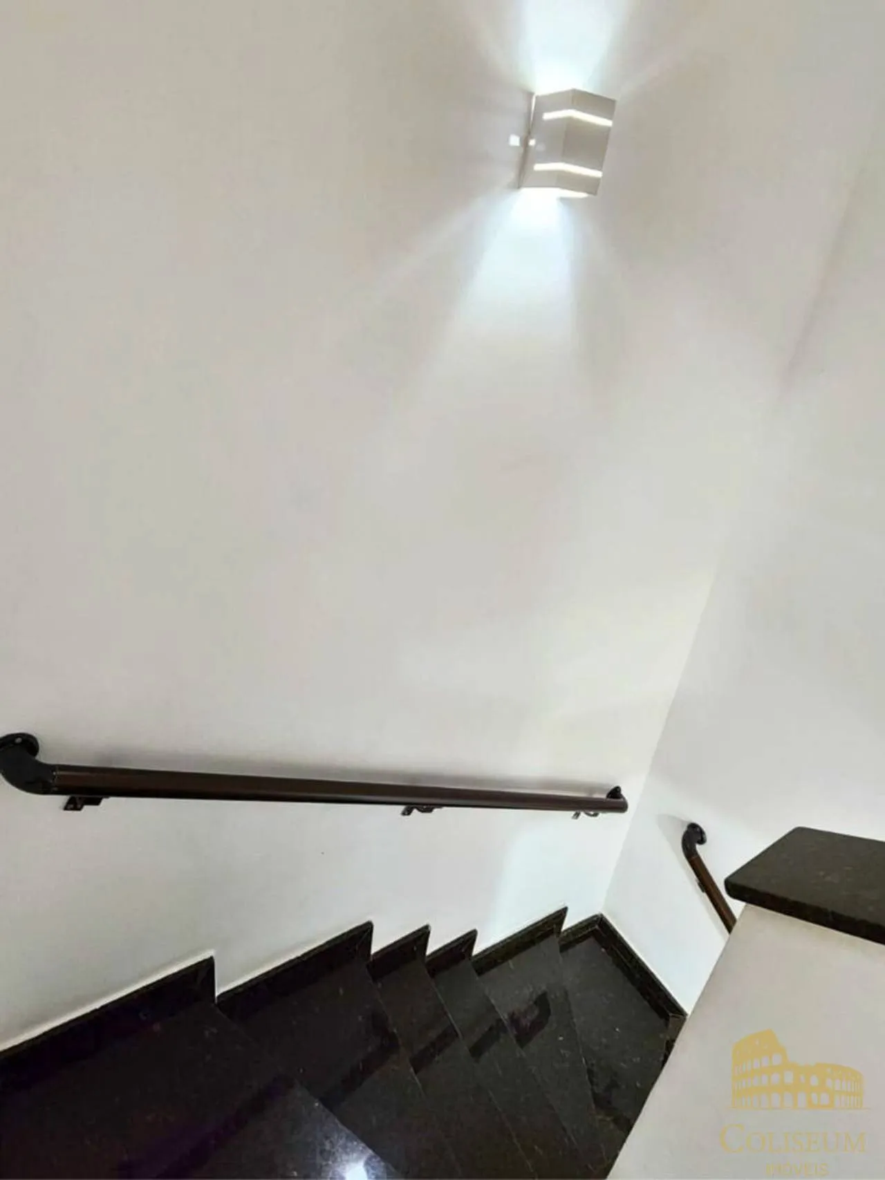 Imagem SOBRADO, 2 DORMS,2SUÍTES,CHURRASQUEIRA,2 VGS, GUILHERMINA