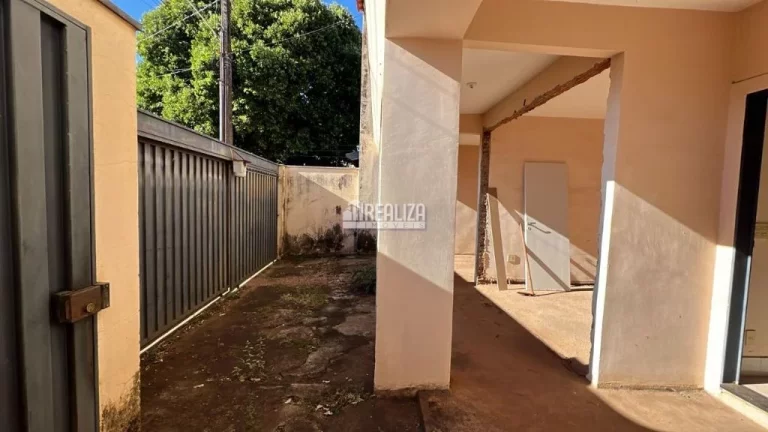 Imagem Casa à venda e locação no bairro São Sebastião, Uberaba - 3 dormitórios e quintal